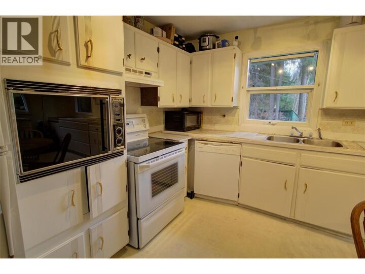 Property Photo: 7802 Brydges Road BC V0G 1K0