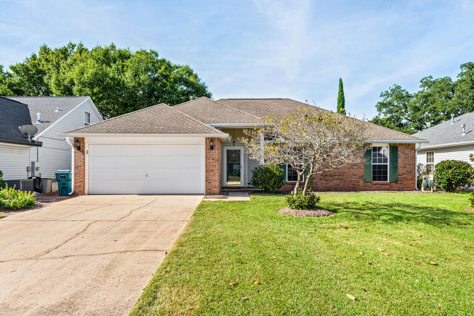 Property Photo:  912 Claeven Circle  FL 32547 