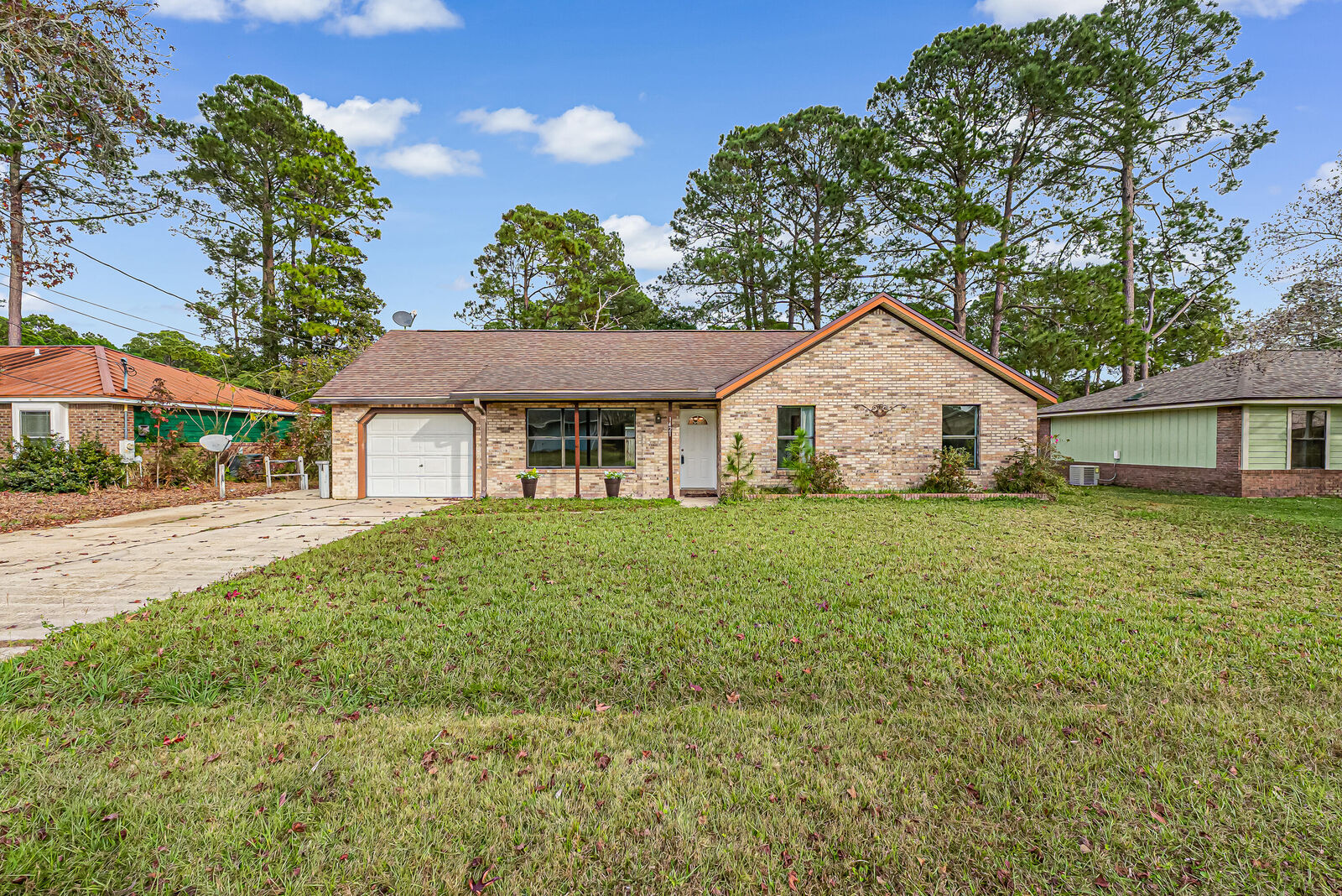Property Photo: 1421 Mixon Drive FL 32547