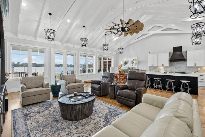 Property Photo: 901 Peacocks Point Drive FL 32541