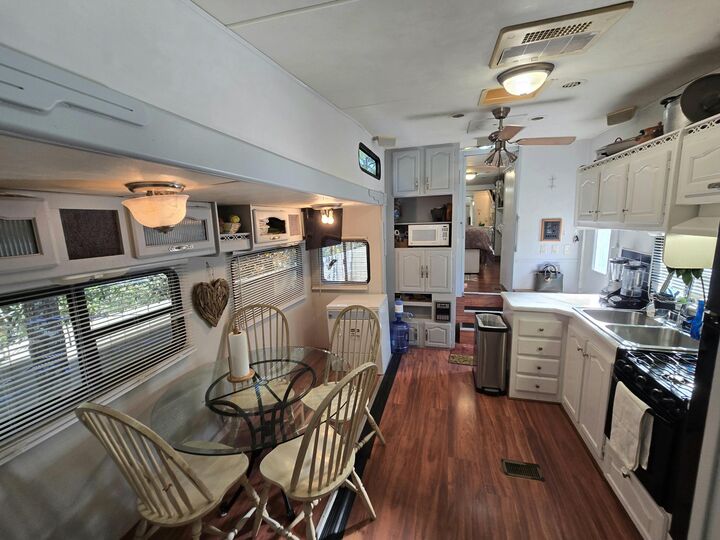 Property Photo: 261 E Jonquil Avenue FL 32433