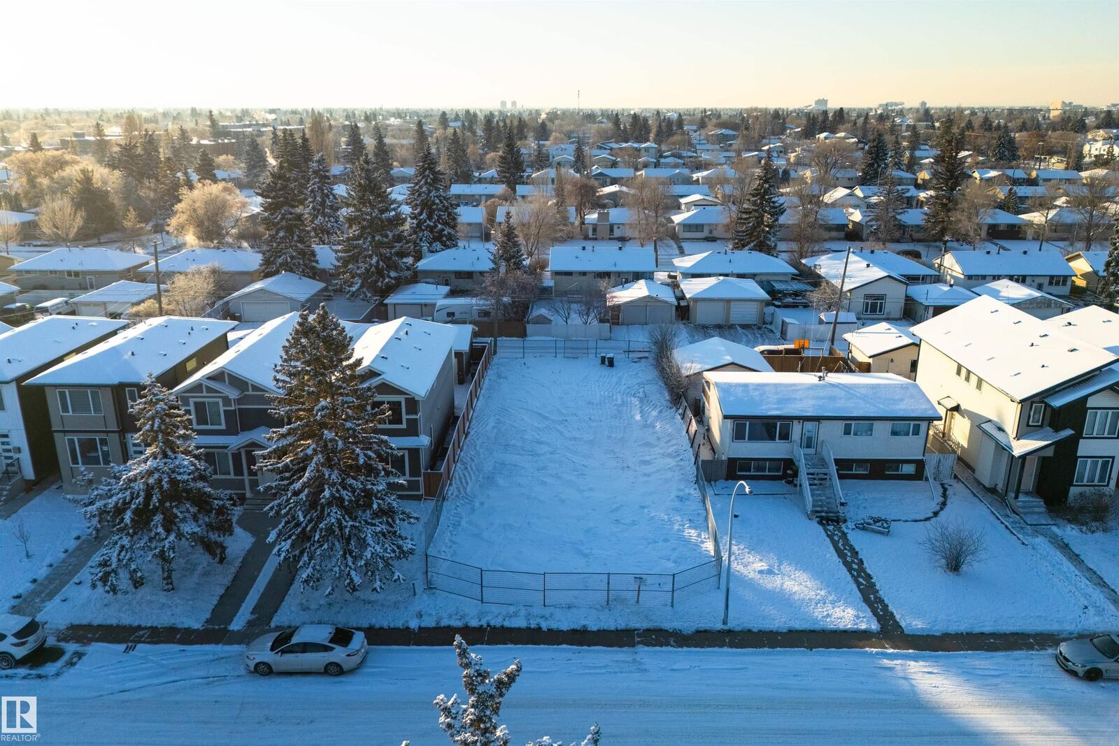 Property Photo:  15805 109 Avenue NW  AB T5P 1B5 