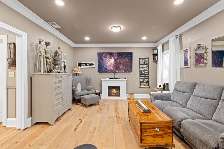 Property Photo:  918 N Montgomery St  TX 75644 