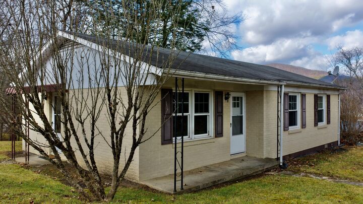 Property Photo:  338 Giggenbach Circle  WV 24986 