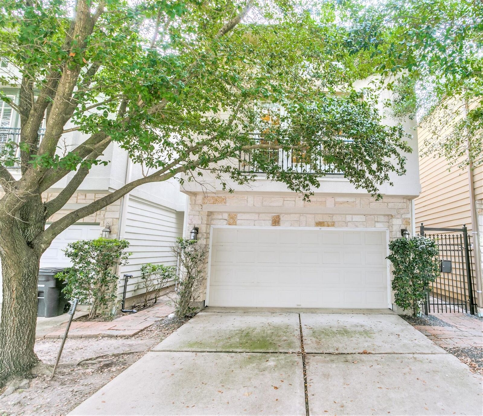 Property Photo: 5742 Kiam Street TX 77007