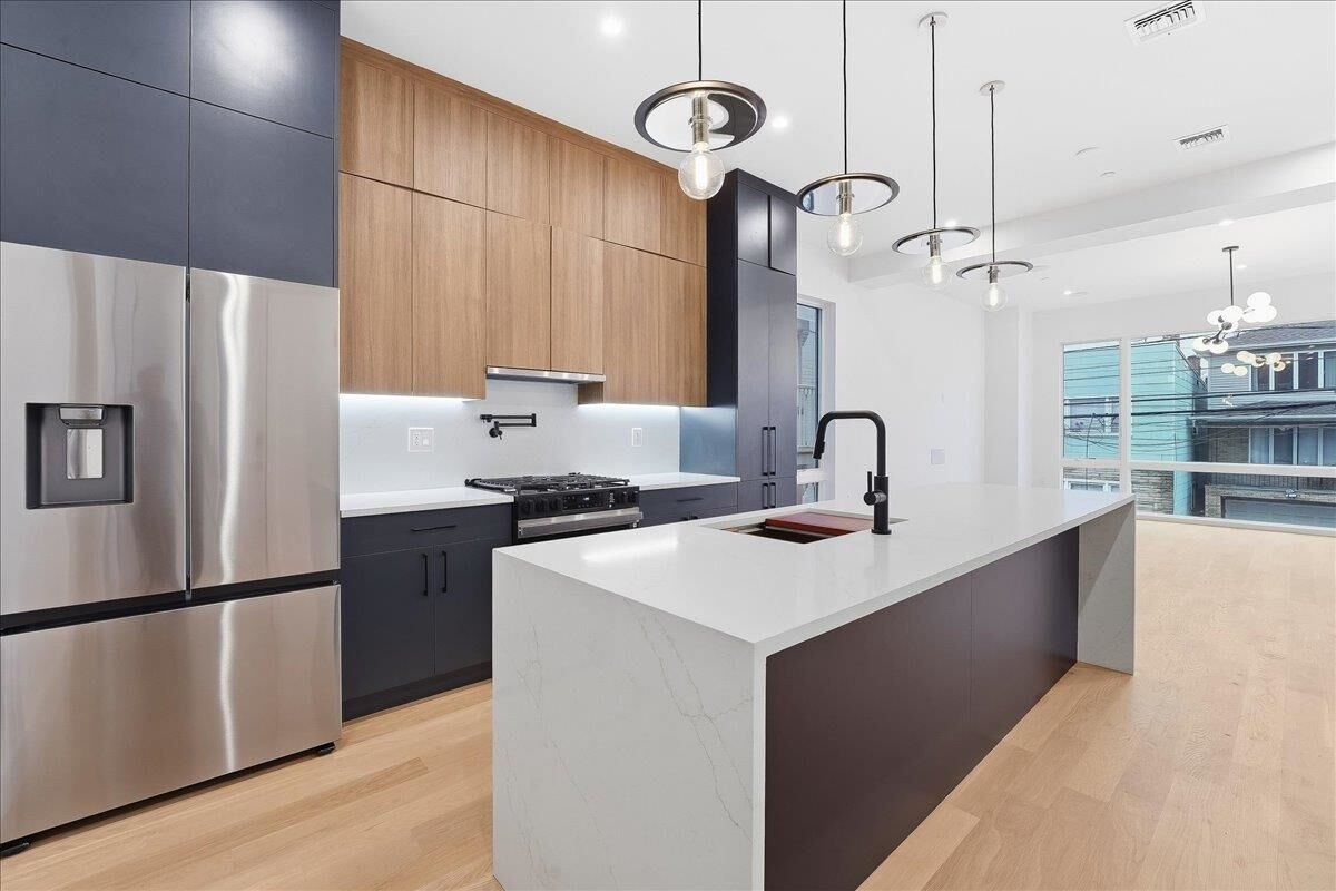 Property Photo:  105 Laidlaw Ave 2  NJ 07306 