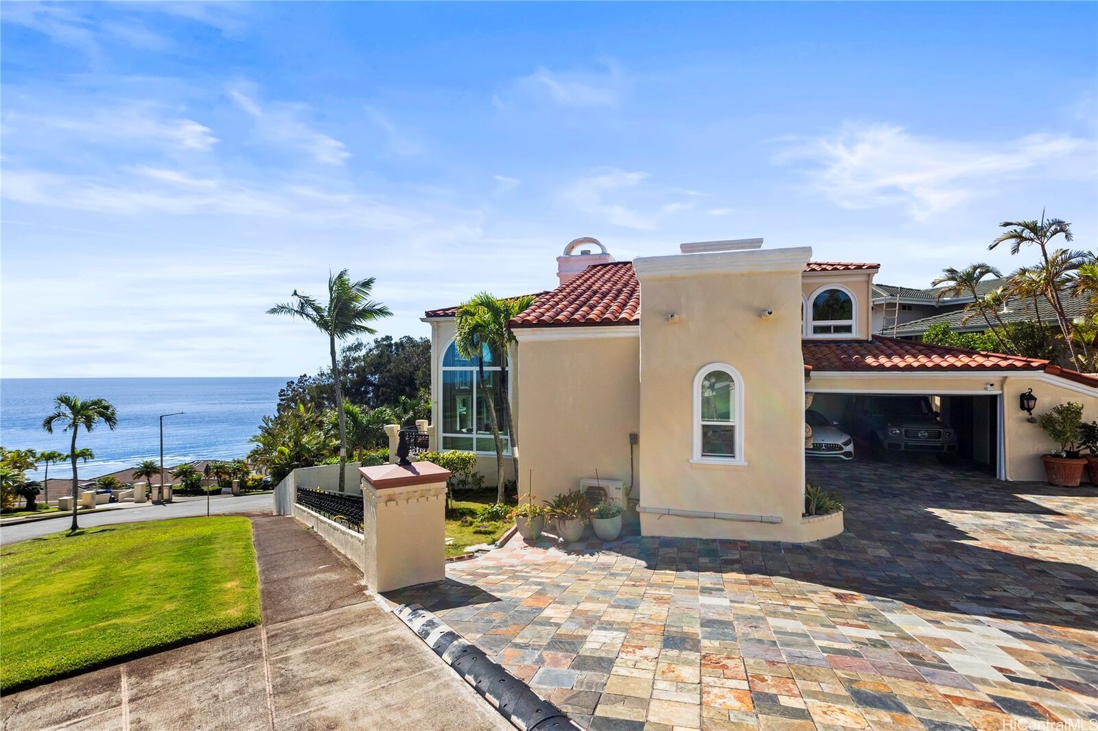 Property Photo: 96 Moaniala Place HI 96821