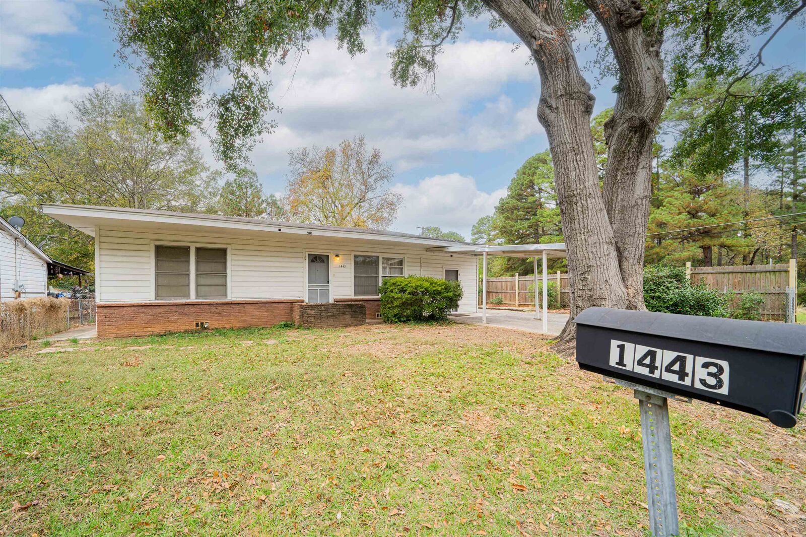 Property Photo:  1443 N Tenth St  TX 75601 
