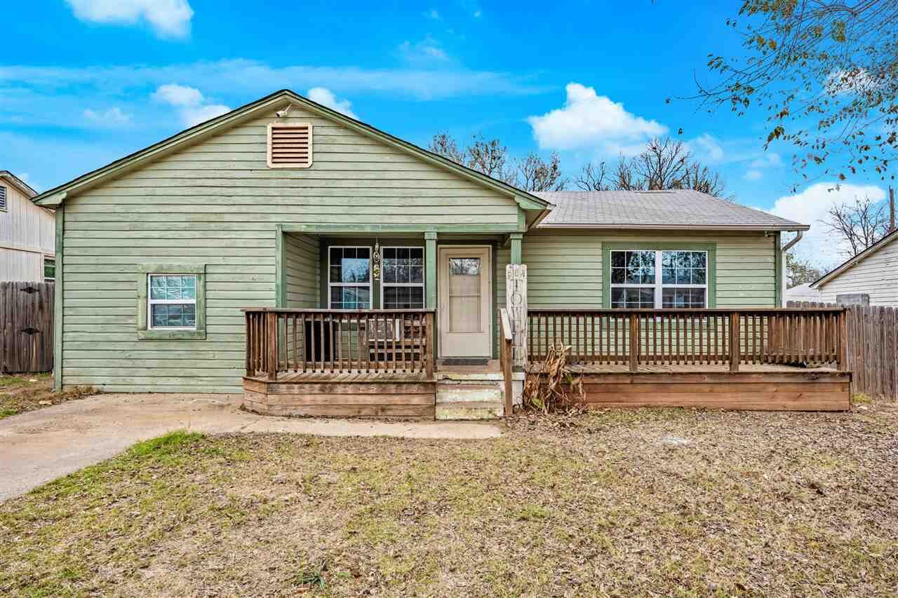 Property Photo:  608 N H St  OK 73533 