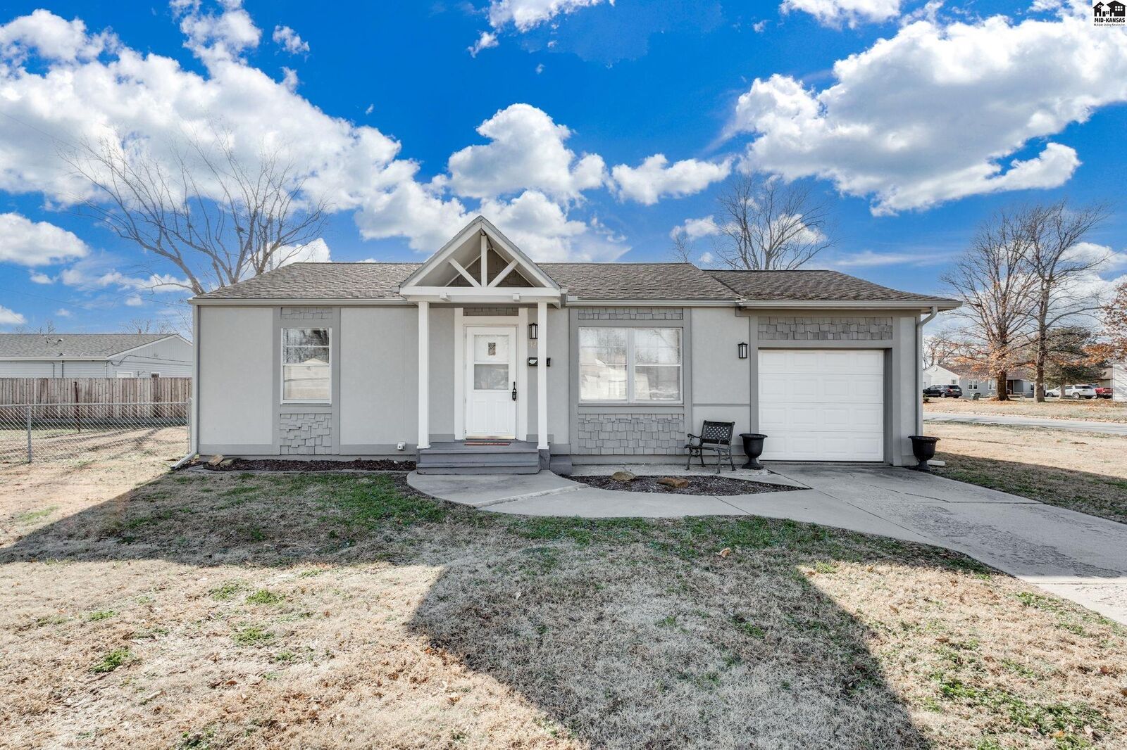 Property Photo: 1129 W 18th Ave KS 67502