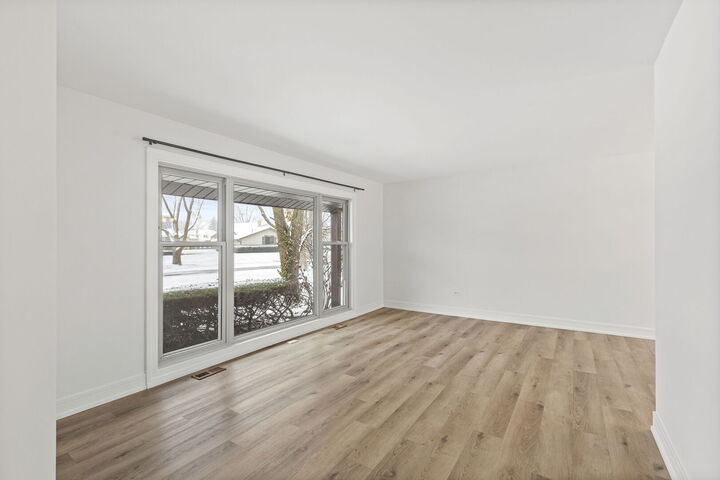 Property Photo:  2643 N Prindle Avenue  IL 60004 