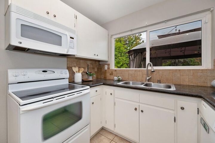Property Photo:  5144 Kauai Way  CA 95628 