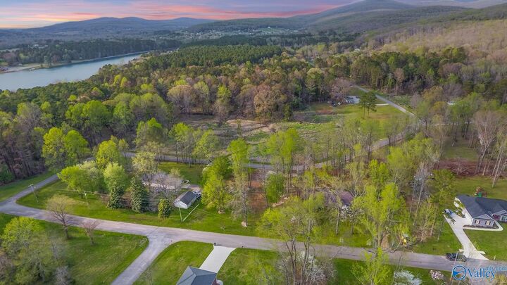 Property Photo: 105 Blackfoot Bend AL 35748