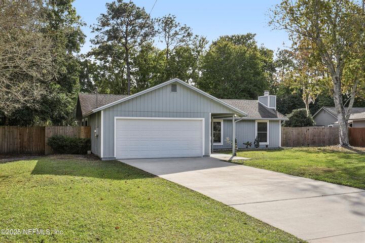 Property Photo: 410 Lucys Lane FL 32003