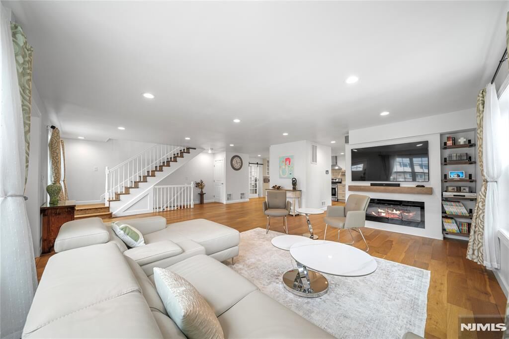 Property Photo:  322 E Midland Avenue  NJ 07652 