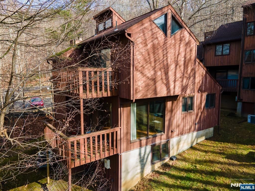 Property Photo:  17 Village Way 7  NJ 07462 