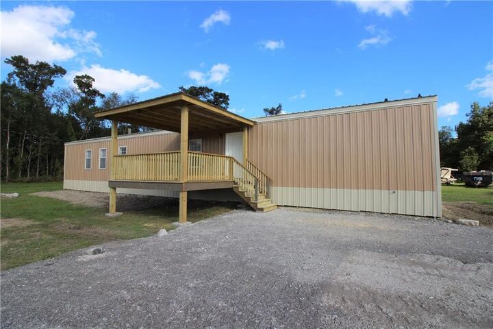 Property Photo:  661 E Bayou Road  LA 70037 
