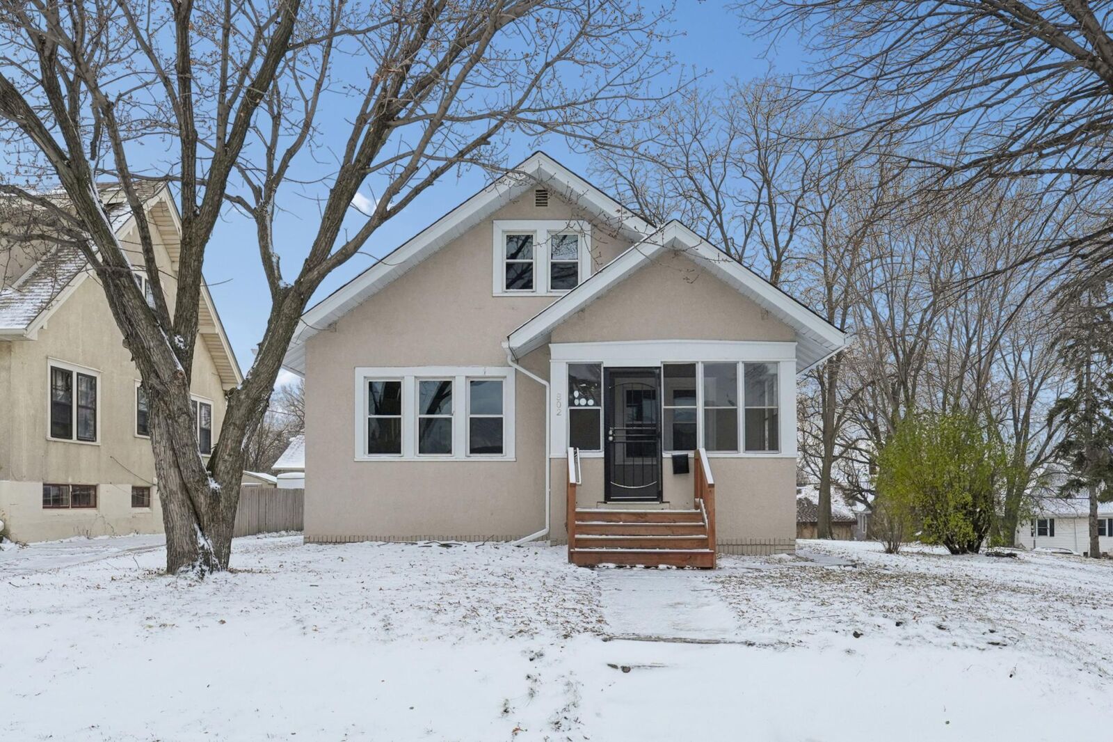 Property Photo:  802 Mound Street  MN 55106 