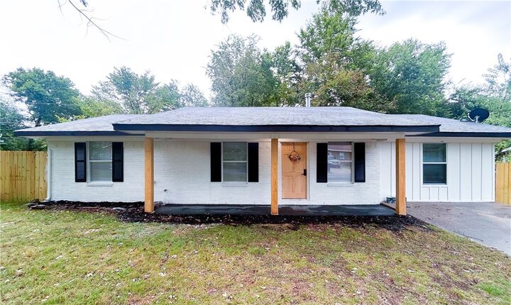 Property Photo: 809 Linda Street AR 72753
