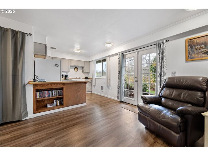 Property Photo: 2132 W 14th Ct OR 97402