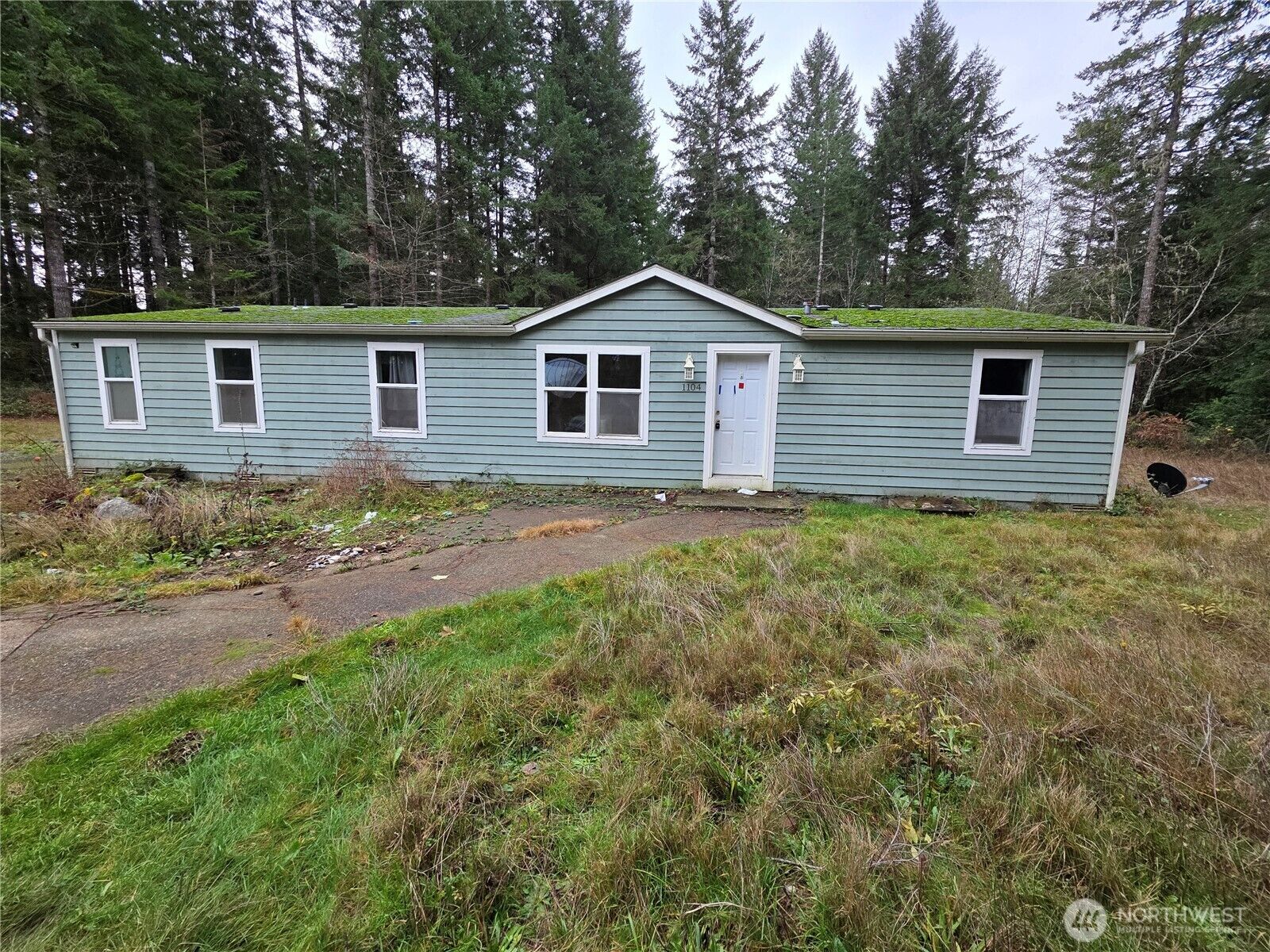 Property Photo:  1104 E Alderwood Road  WA 98528 