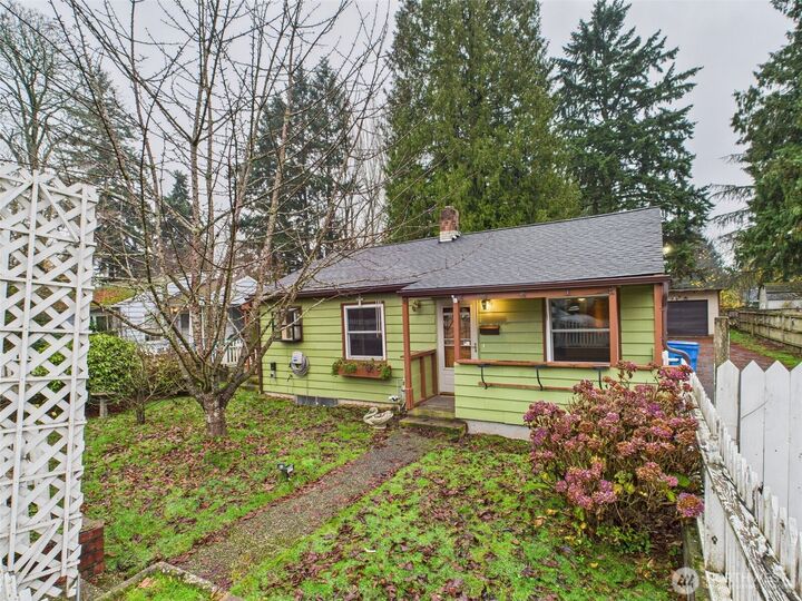 Property Photo: 15822 26th Avenue NE WA 98155