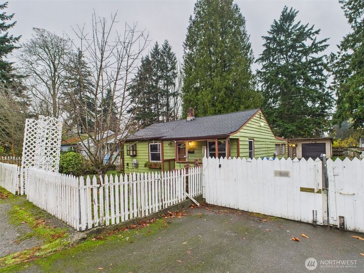 Property Photo:  15822  26th Avenue NE  WA 98155 