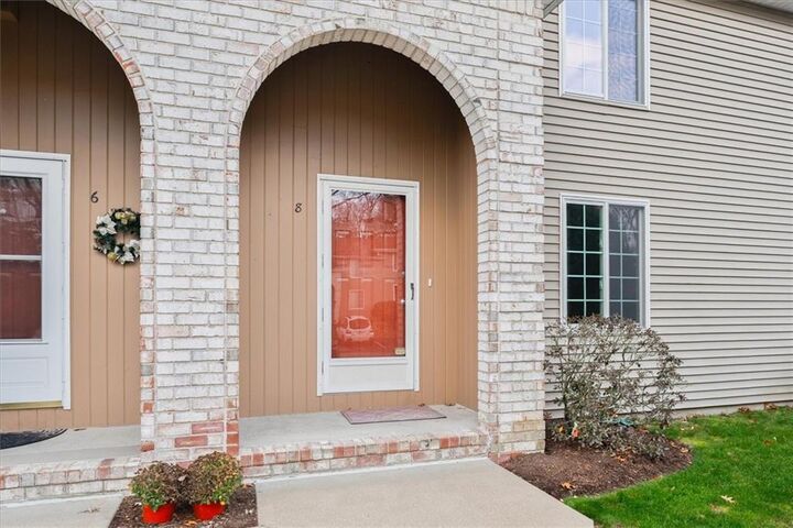 Property Photo:  8 Marigold Circle  RI 02904 