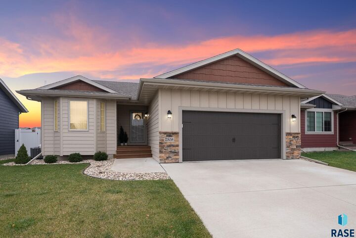 2309 S Creekview Ave  Sioux Falls SD 57106 photo
