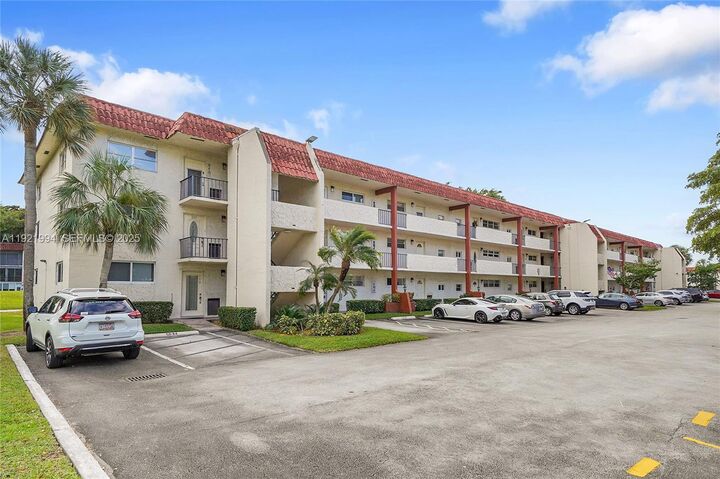 8940 S Hollybrook Blvd 109  Pembroke Pines FL 33025 photo