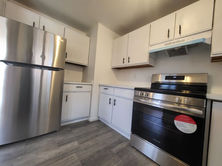 Property Photo:  1730 Farmington Avenue A  CT 06085 