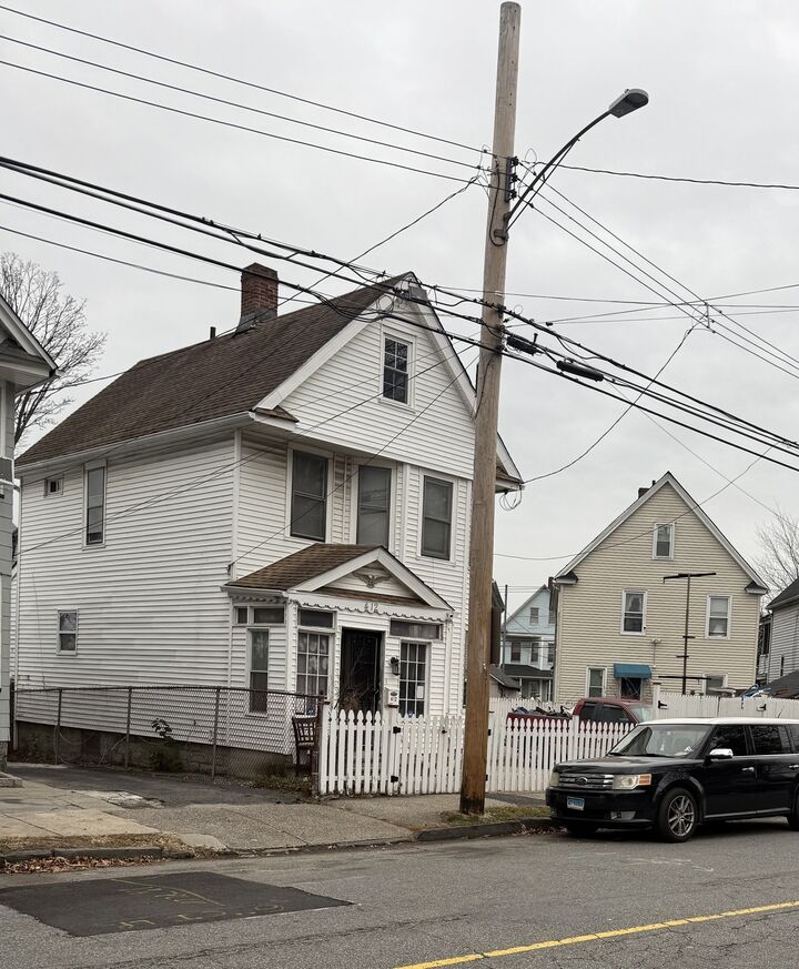 Property Photo:  412 Dewey Street  CT 06605 