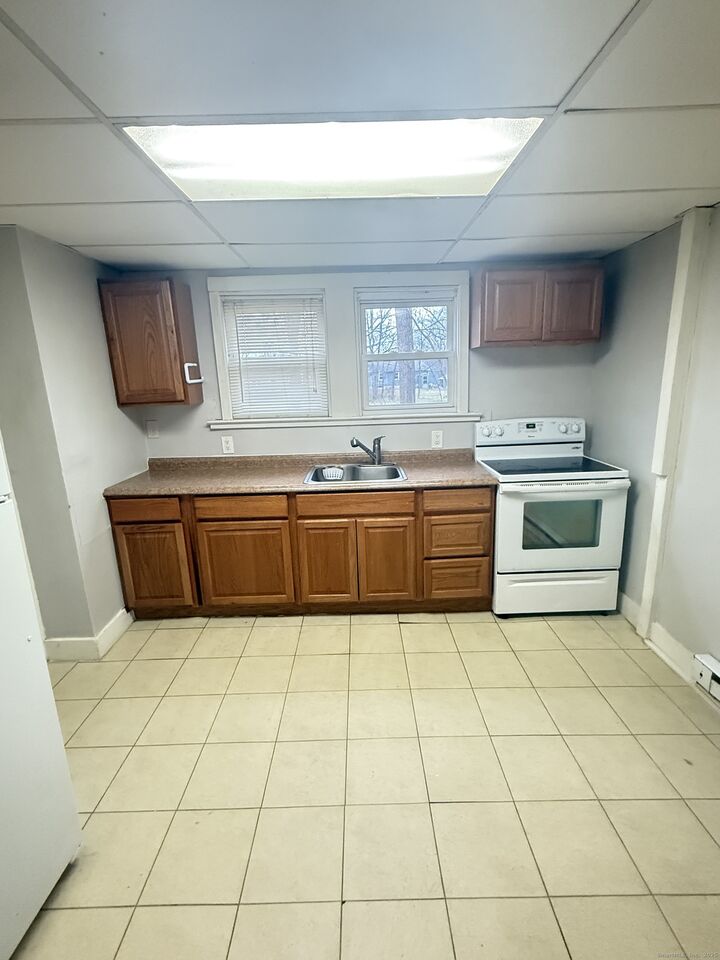 Property Photo:  23 Hayward Avenue Cottage #2  CT 06415 