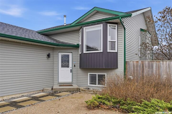 Property Photo:  302 Kerr Road  SK S7K 4S3 