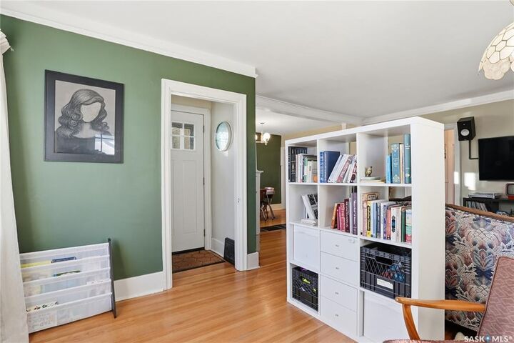 Property Photo:  1121 C Avenue N  SK S7L 1K3 