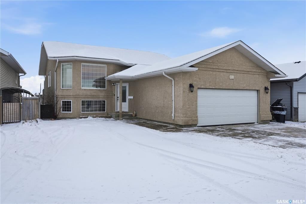 Property Photo:  339 West Hampton Boulevard  SK S7R 0B5 