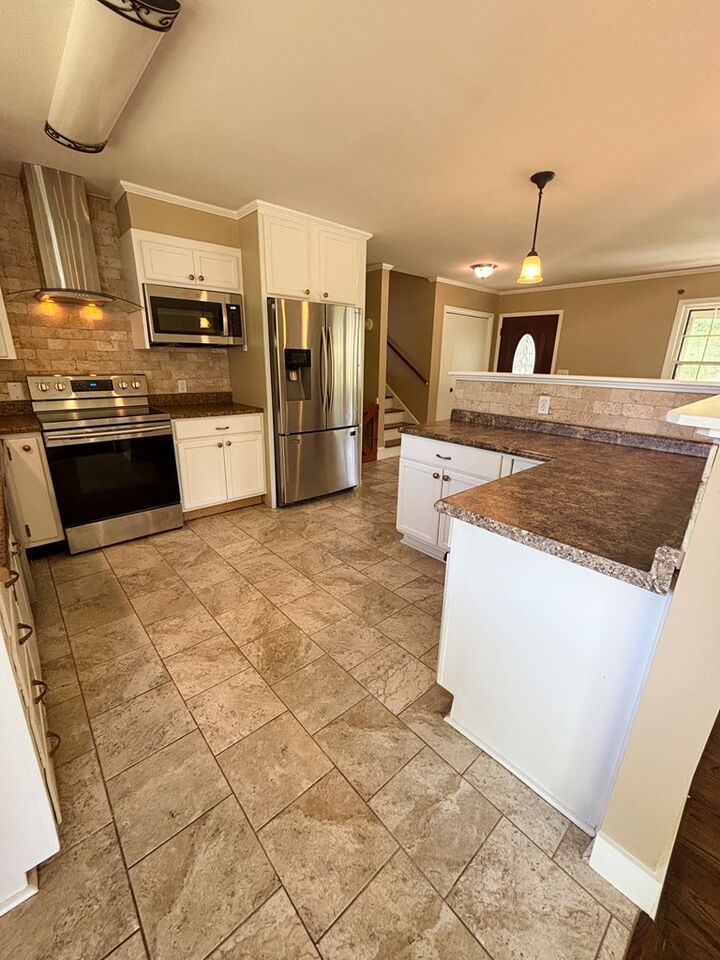 Property Photo: 2203 Stonebridge Rd. AL 36301