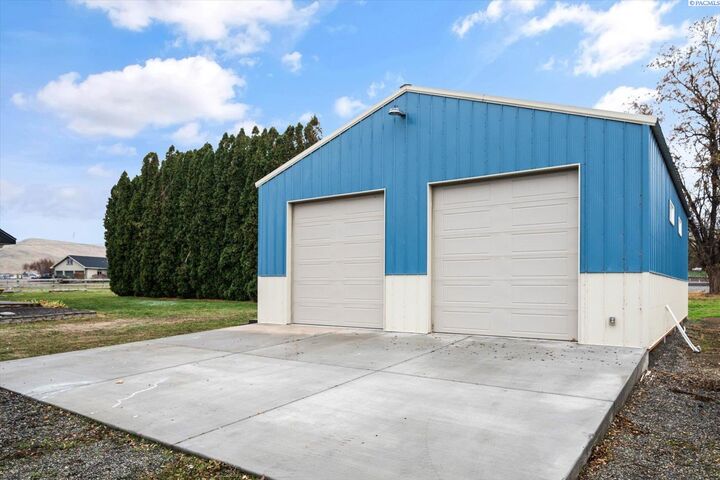 Property Photo:  535 SW Bennett Ave  WA 99350 