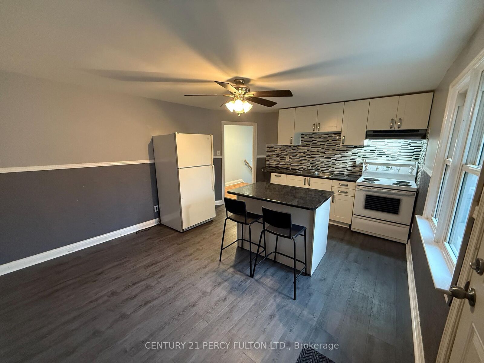 Photo de la propriété:  248 Toronto Avenue  ON L1H 3C1 