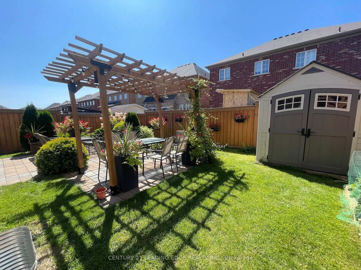 Property Photo:  40 Maple Trail Road Upper  ON L7C 3Z7 