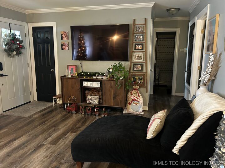 Property Photo:  204 Elm Avenue  OK 74434 