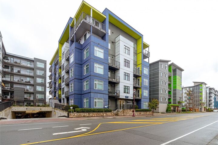 Property Photo:  868 Orono Ave 304  BC V8B 0X9 