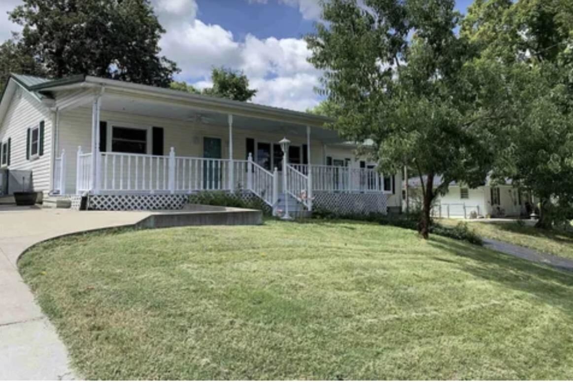 Property Photo:  705 Oak Street  KY 41143 