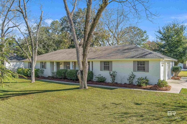 Property Photo:  18 Blue Island Avenue  AL 36532 