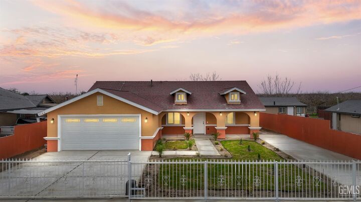 Property Photo:  1143 Park Lane  CA 93263 
