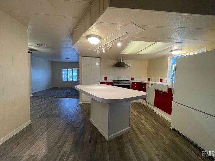 Property Photo: 97 Cinnamon Lane CA 93308