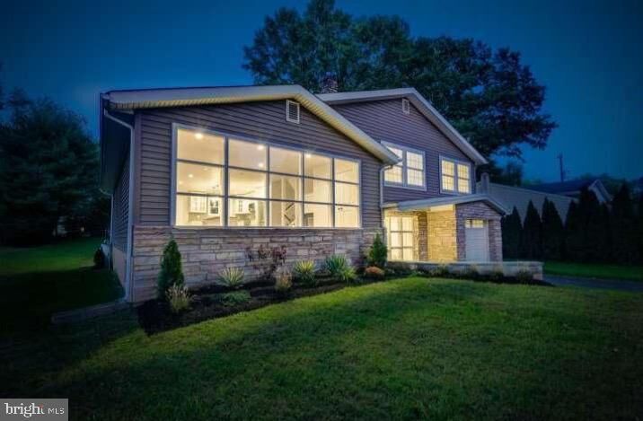 Property Photo: 4 Ivy Lane PA 19067