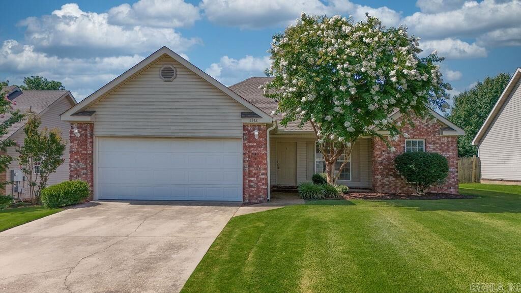 Property Photo:  1312 Hemingway  AR 72405 