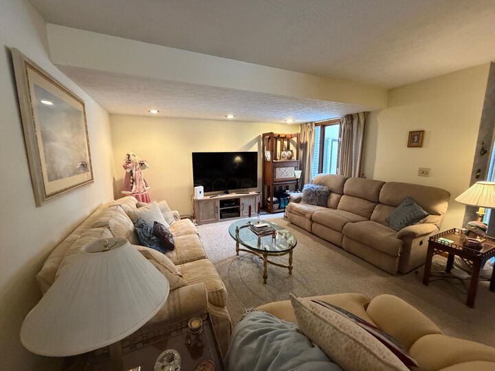 Property Photo: 2438 Sherwood Villa OH 43221