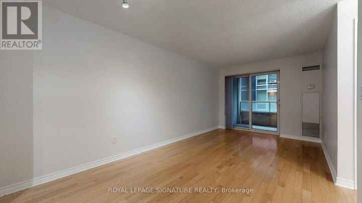 Property Photo:  250 Wellington Street West 1030  ON M5V 3P6 